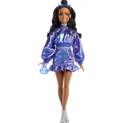 Barbie Deluxe Style nº 7 Muñeca Morena con Conjunto de Ropa Azul Metalizado y Accesorios