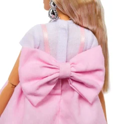 Barbie Muñeca Barbie Deluxe Style Nº 3 con Vestido Barbiecore en Rosa Pastel con Lazo Extragrande y Pelo Rubio