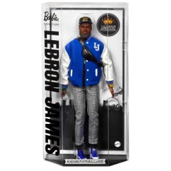 Barbie Signature Muñeco Kenbassador Coleccionable de Lebron James con Conjunto de Chaqueta Universitaria y Accesorios