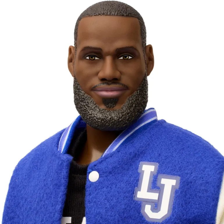 Barbie Signature Muñeco Kenbassador Coleccionable de Lebron James con Conjunto de Chaqueta Universitaria y Accesorios