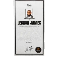 Barbie Signature Muñeco Kenbassador Coleccionable de Lebron James con Conjunto de Chaqueta Universitaria y Accesorios