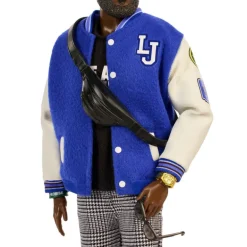 Barbie Signature Muñeco Kenbassador Coleccionable de Lebron James con Conjunto de Chaqueta Universitaria y Accesorios