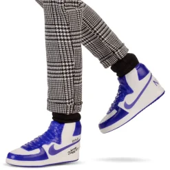 Barbie Signature Muñeco Kenbassador Coleccionable de Lebron James con Conjunto de Chaqueta Universitaria y Accesorios