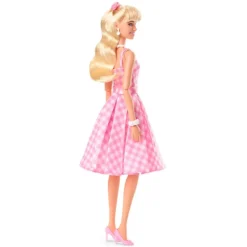 Barbie The Movie Muñeca Barbie Signature con Vestido Vintage a Cuadros
