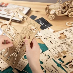 Robotime Jeep del Ejército Maqueta de Madera